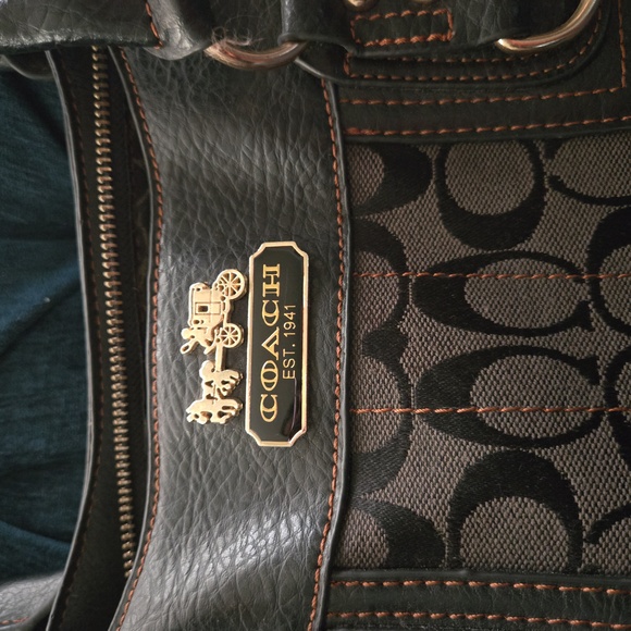 Coach purse. - Picture 4 of 7